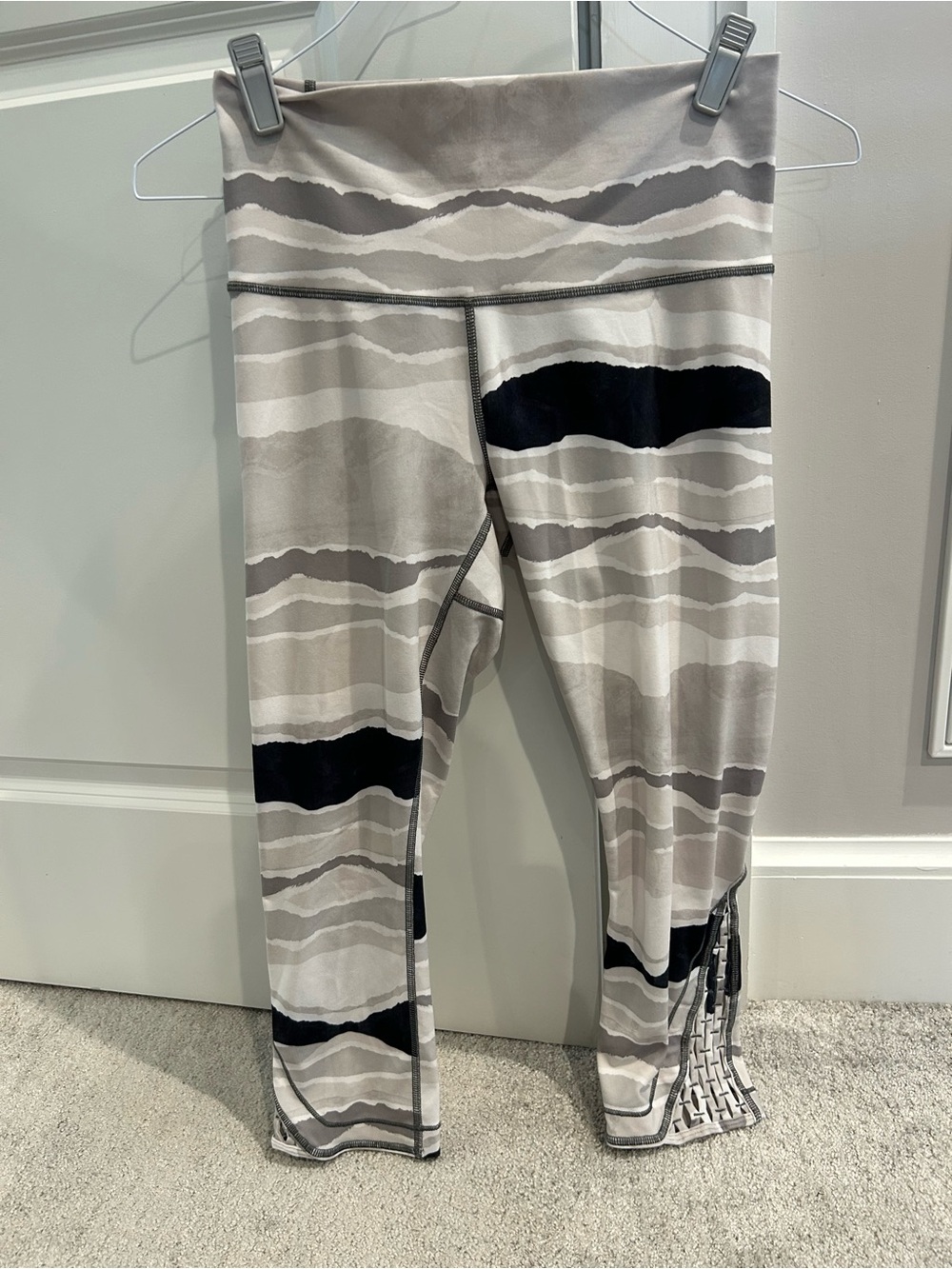 Lululemon True Self Crop Bleacher Stripe, Sz 8